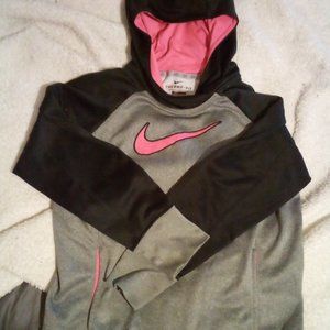 girls Nike Therma-fit long sleeve hoodie pull over